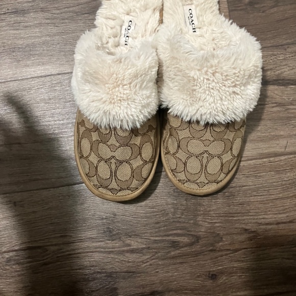 Authentic coach slippers size 8 - Picture 2 of 5